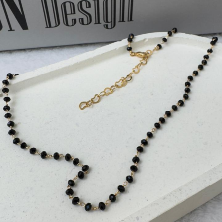 Colar em onix pequeno Banho de Ouro 18K.