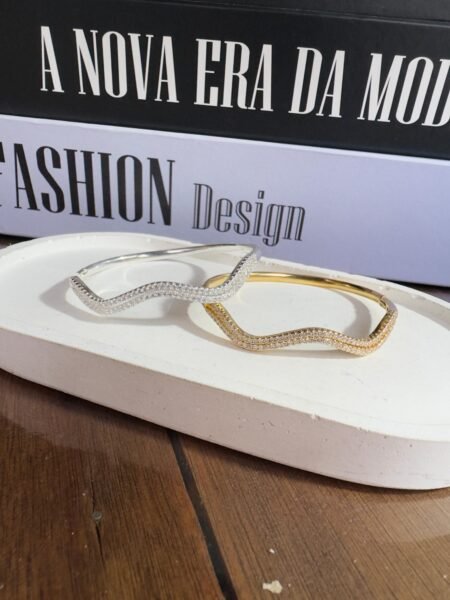 Bracelete Ondulado com Zircônias Banhado
