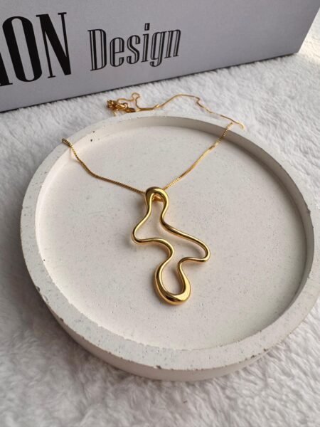 Colar com pingente Orgânico Banho de Ouro 18K