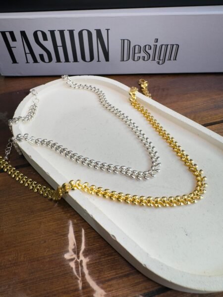 Colar de Folhas Banhado