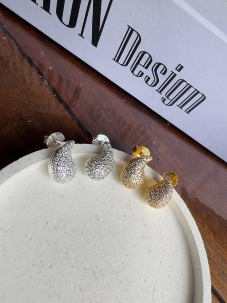 Brinco de Gota em Zircônias Banhado