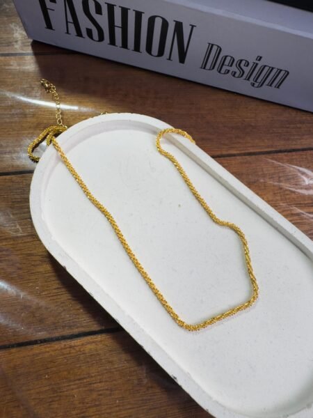 Colar de cordão trabalhado Banhado