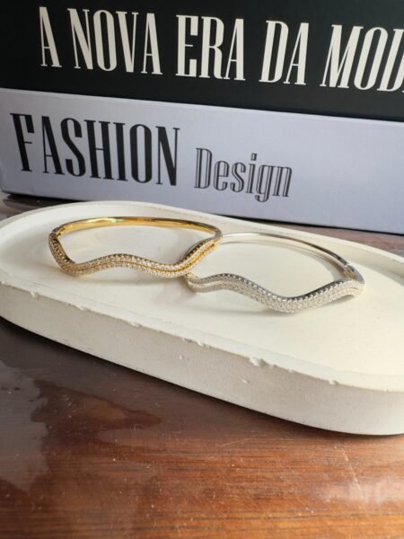 Bracelete Ondulado Feminino Banhado a Ouro 18K e Prata com Zircônias | Pulseira Luxo Elegante